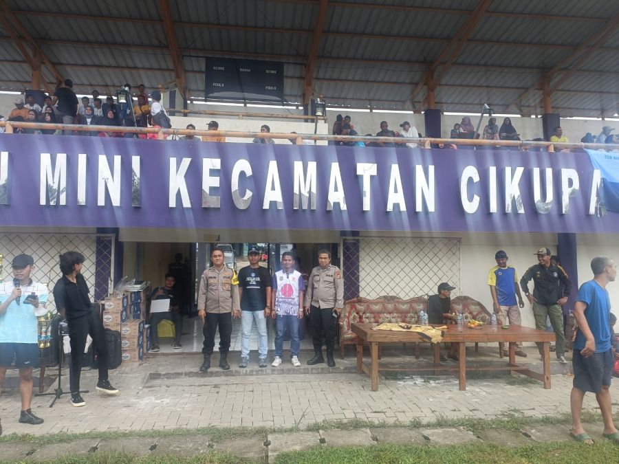 Aiptu Sapudin Pantau Festival Sepak Bola di Kampung Palahlar