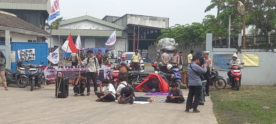 Aksi Buruh PT Doga Group Berlangsung Kondusif, Polsek Cikupa Kedepankan Pendekatan Humanis