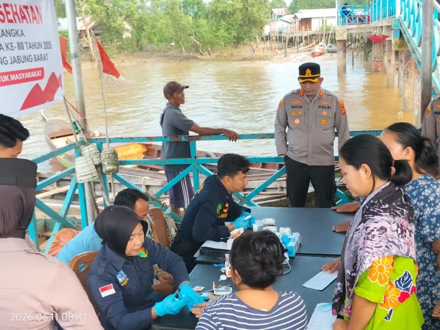 Bakti Kesehatan Polres Tanjab Barat untuk Masyarakat Pesisir Terpencil, 197 Warga Terlayani