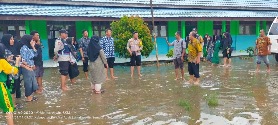 Banjir Terus Melanda Warga, Unsur Tripika Penukal Utara Terus Lakukan Pengecekan Banjir