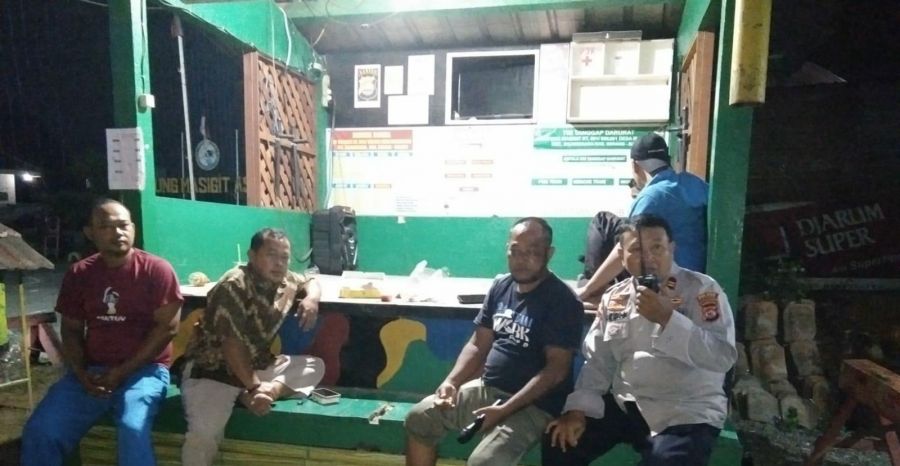 Berikan Motivasi Keamanan Lingkungan, Iptu Sukesi dan Ka SPKT Polsek Bojonegara Sambangi Warga