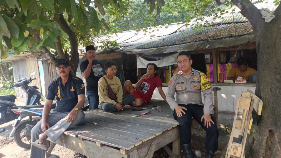 Bhabinkamtibmas Ajak Warga Pengangguran Aktif dalam Kegiatan Sosial