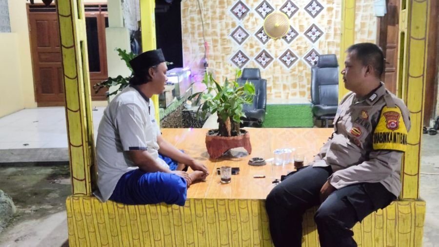 Bhabinkamtibmas Desa Bojong Sambangi Pos Satkamling, Perkuat Sinergitas dengan Warga