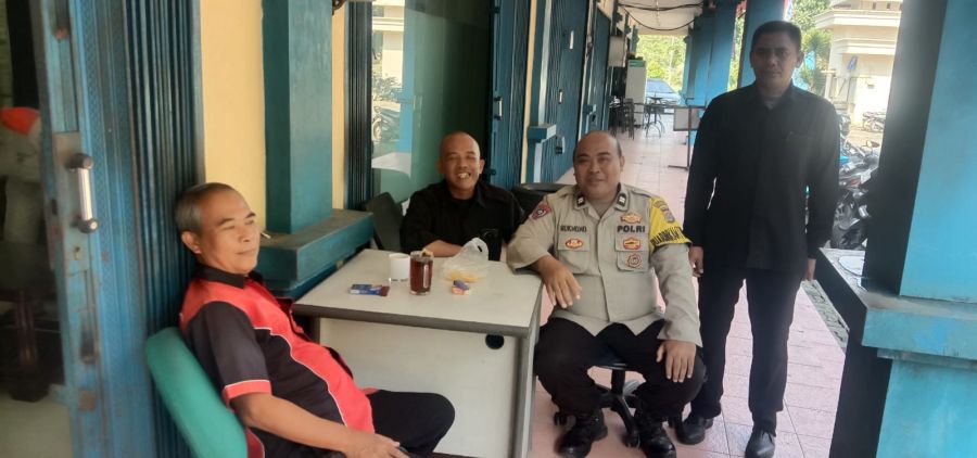 Bhabinkamtibmas Desa Budimulya Aiptu Rukmono Lakukan Sambang Tokoh Masyarakat untuk Jaga Kamtibmas