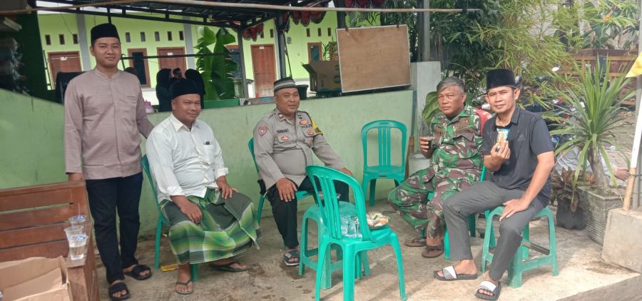 Bhabinkamtibmas Desa Budimulya Sambang dan Takziah, Sampaikan Pesan Harkamtibmas