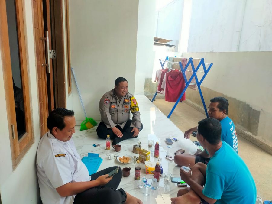 Bhabinkamtibmas Desa Dukuh Sambang Warga di Kp Pabuaran, Perkuat Silaturahmi dan Harkamtibmas