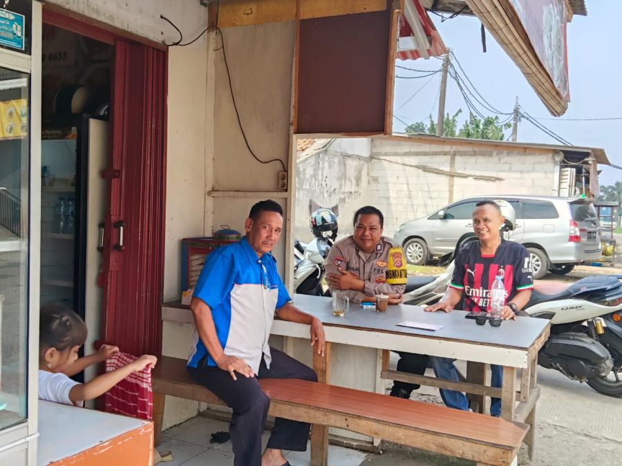 Bhabinkamtibmas Desa Dukuh Sambangi Tokoh Masyarakat, Wujudkan Kedekatan Polri dan Warga
