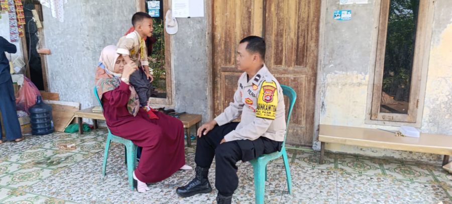 Bhabinkamtibmas Desa Pasir Jaya Lakukan Sambang, Pererat Silaturahmi dan Jaga Kamtibmas