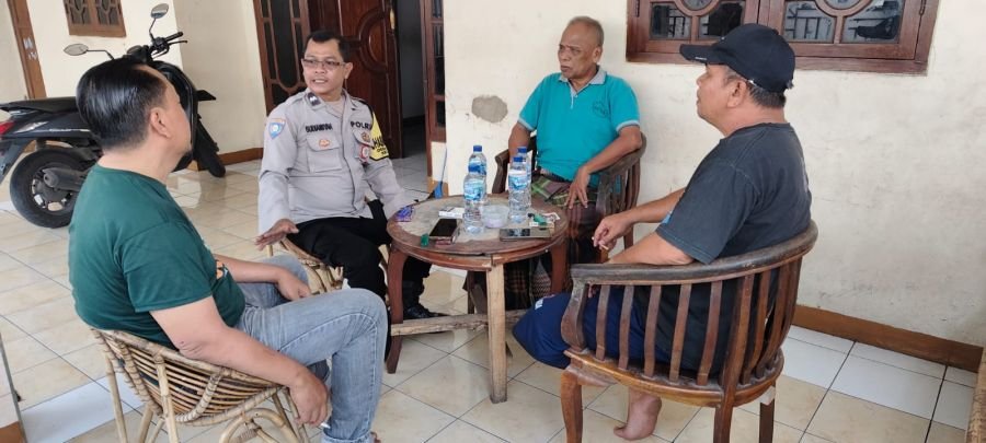 Bhabinkamtibmas Desa Pasir Jaya Pererat Kemitraan dengan Warga Melalui Kegiatan Sambang dan Edukasi