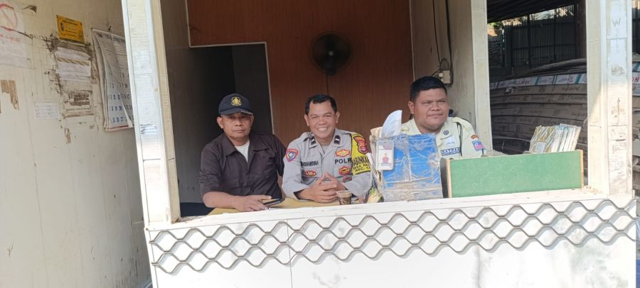 Bhabinkamtibmas Desa Pasir Jaya Sambangi PT. Kang Bang, Jalin Silaturahmi Sampaikan Himbauan Kamtibm