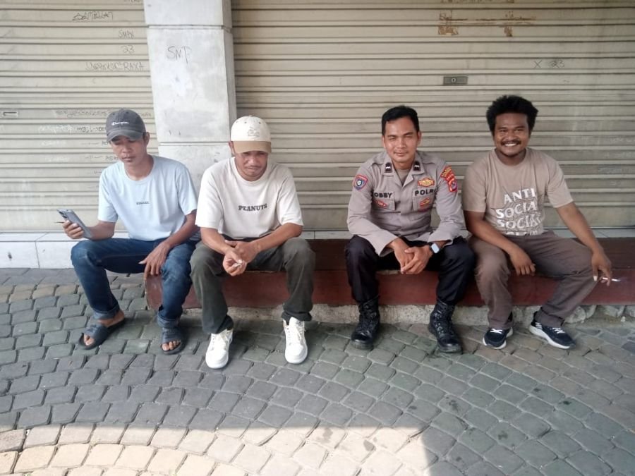 Bhabinkamtibmas Desa Peusar Dorong Warga Produktif Lewat Program Polisi Peduli Pengangguran