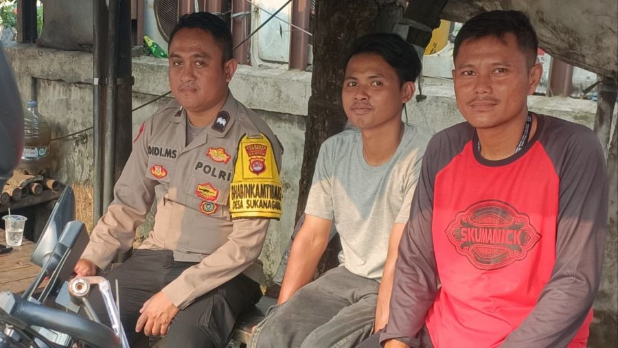 Bhabinkamtibmas Desa Sukanagara Sambangi Ojek Pangkalan Bonen, Pererat Silaturahmi