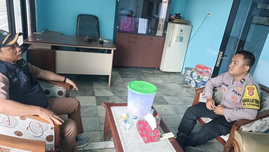 Bhabinkamtibmas Desa Sukanagara Sambangi Jaro 1, Perkuat Sinergi dan Harkamtibmas