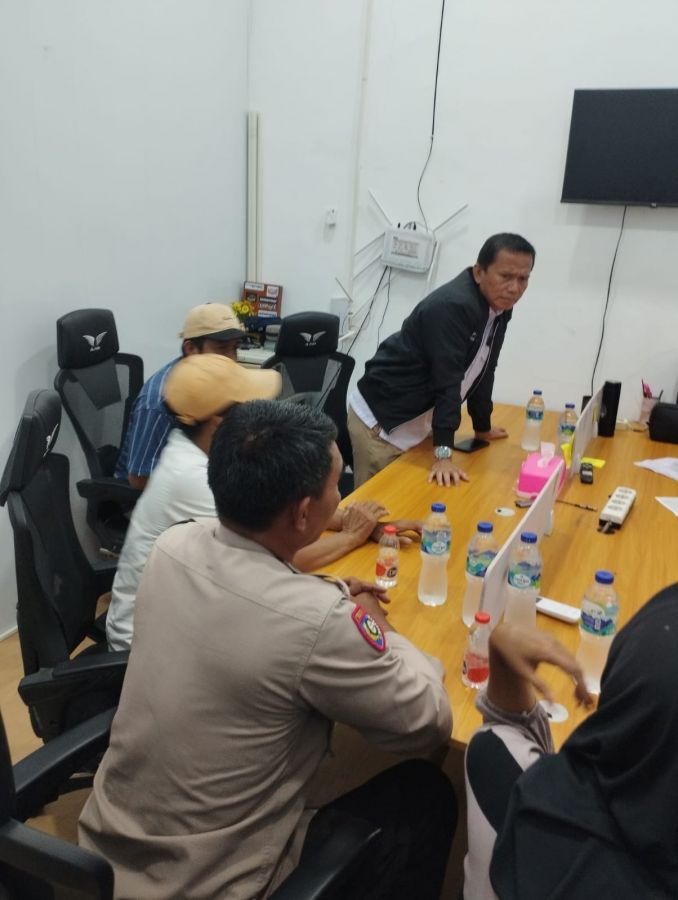 Bhabinkamtibmas Kelurahan Sukamulya Aipda Ilyas Laksanakan Sambang dan Sampaikan Pesan Kamtibmas