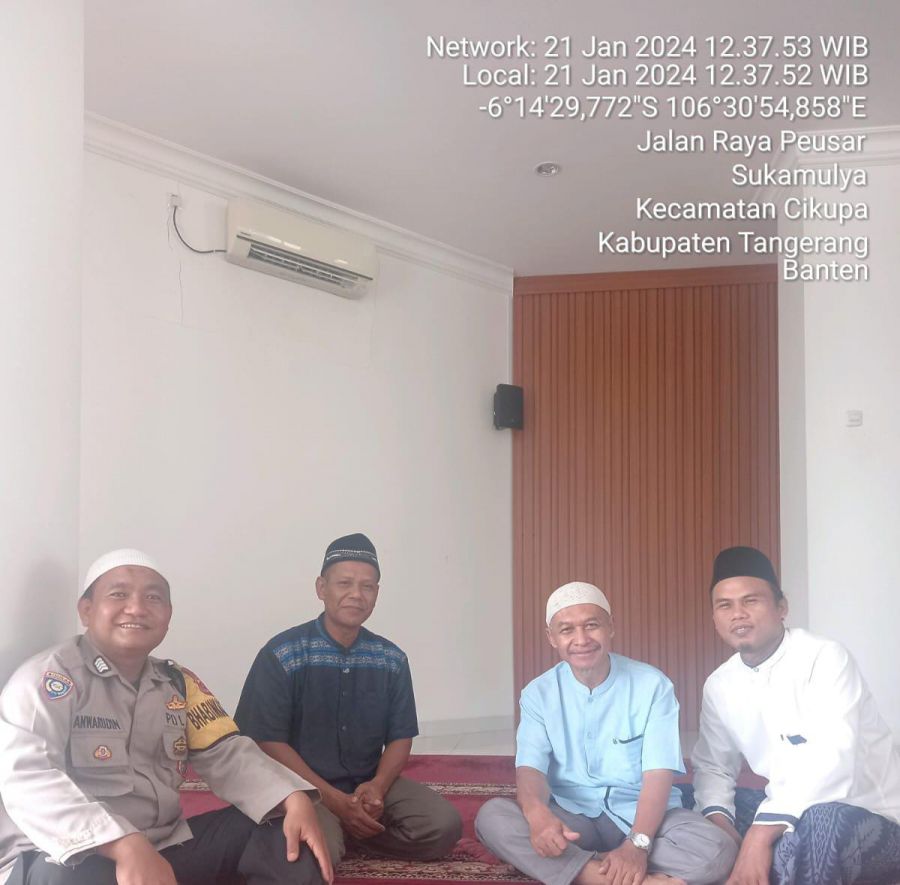 Bhabinkamtibmas Kelurahan Sukamulya Bripka Anwarudin Pererat Kedekatan dengan Warga Sukamulya