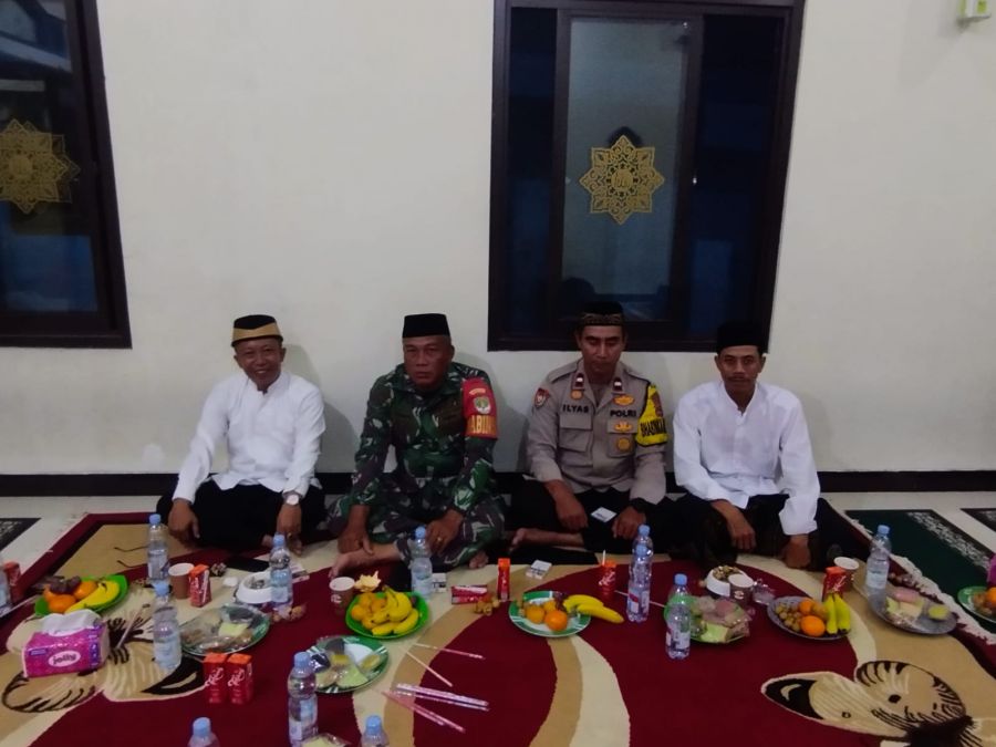 Bhabinkamtibmas Kelurahan Sukamulya Hadiri Peringatan Maulid Nabi Muhammad SAW di Mushola Al Hikmah