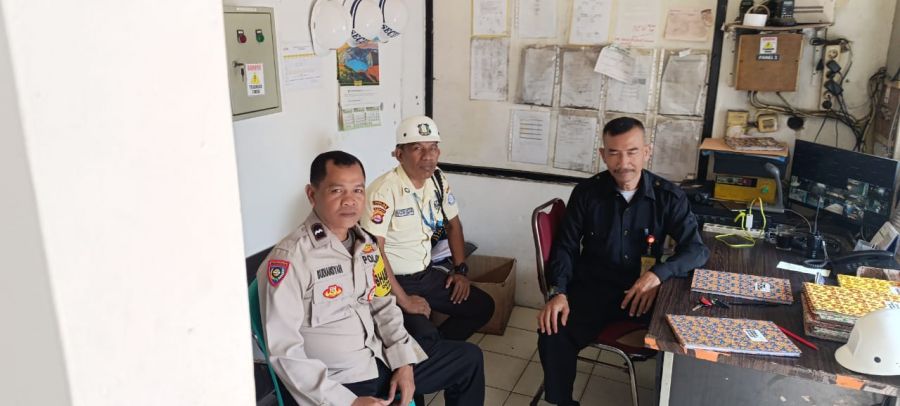 Bhabinkamtibmas Pasir Jaya Lakukan Kunjungan Harkamtibmas ke PT. Primacorr Mandiri