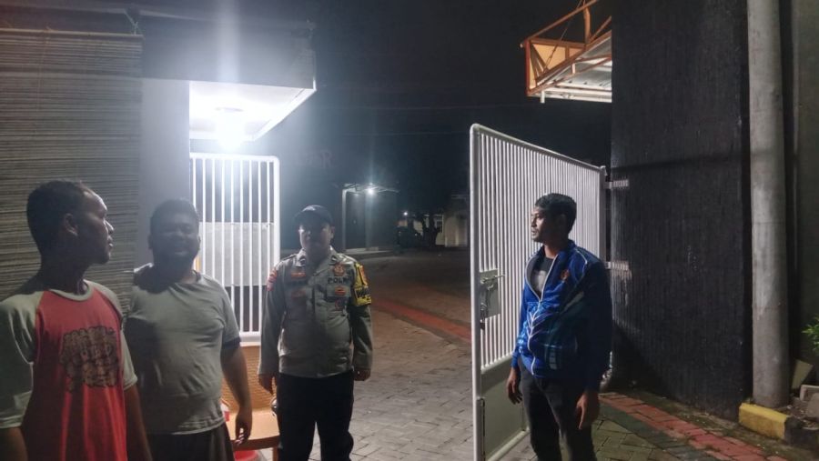 Bhabinkamtibmas Polsek Cibeber Sambangi Ronda Malam, Sampaikan Pesan Kamtibmas