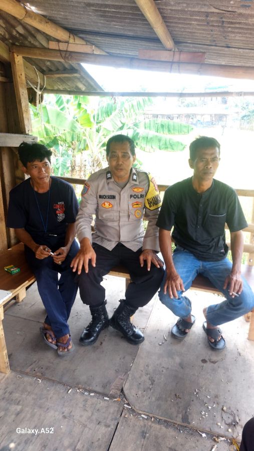 Bhabinkamtibmas Polsek Cikupa Ajak Warga Pengangguran Bangkit Lewat Program Polisi Peduli