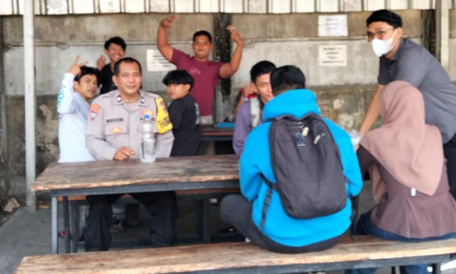 Bhabinkamtibmas Polsek Cikupa Dorong Warga Produktif Melalui Program Polisi Peduli Pengangguran
