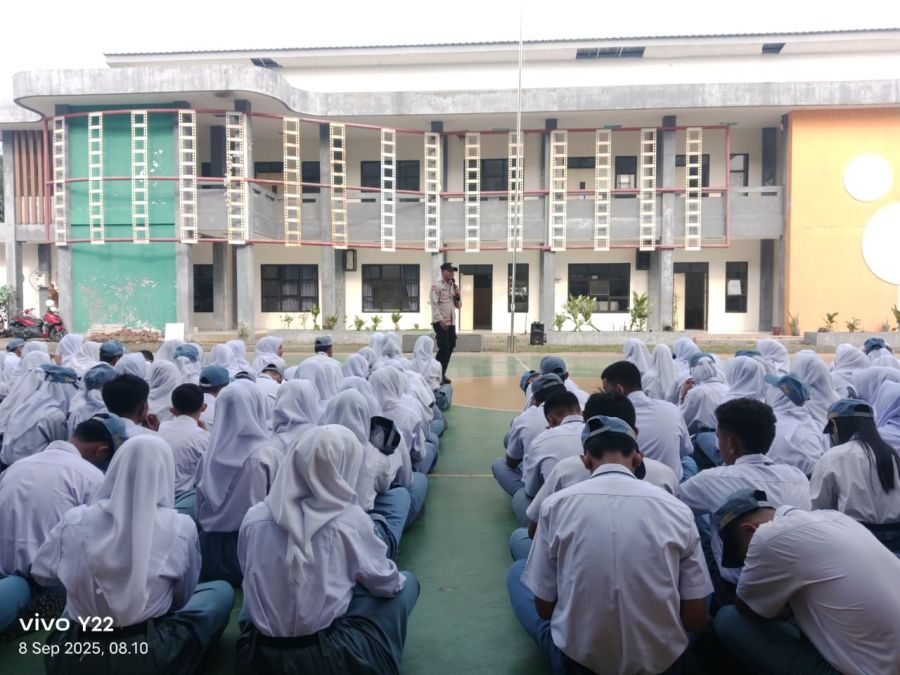 Bhabinkamtibmas Polsek Cikupa Gelar Penyuluhan di SMK Negeri 14 Tangerang