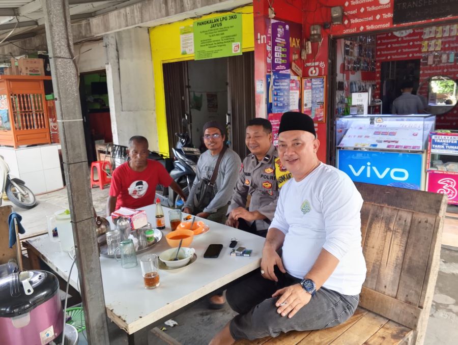 Bhabinkamtibmas Polsek Cikupa Sambangi Warung Binaan di Bitung Jaya