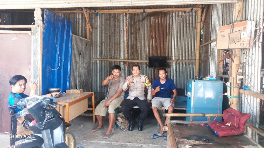 Bhabinkamtibmas Polsek Cikupa Sambangi Warga Desa Sukadamai