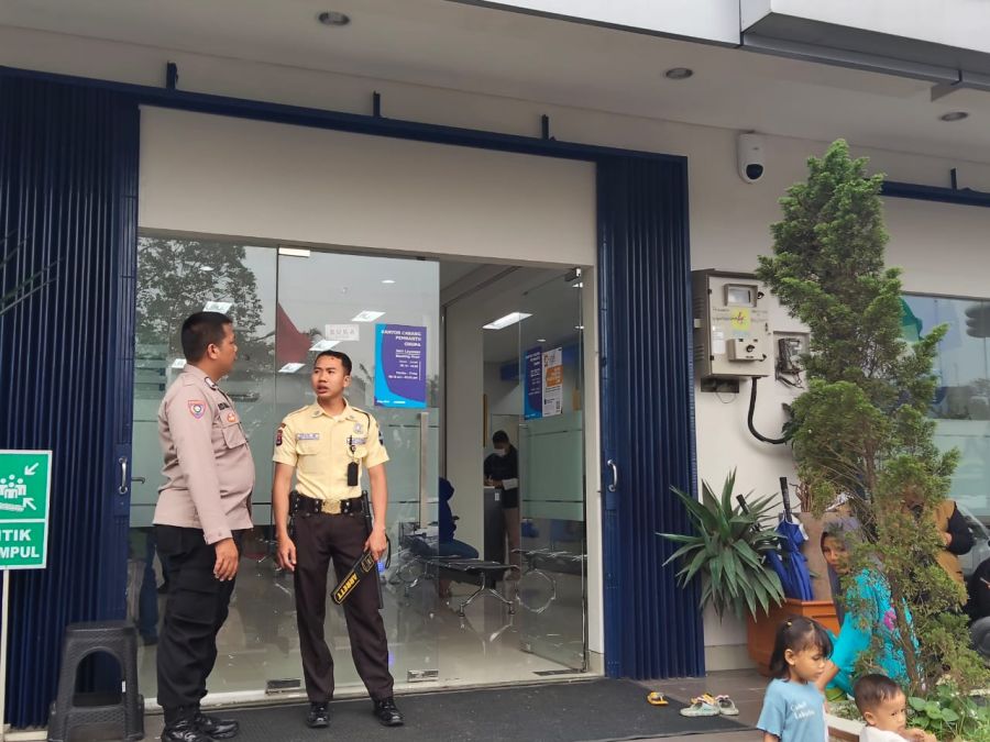 Bhabinkamtibmas Polsek Cikupa Sosialisasikan Layanan 110 di Desa Bojong