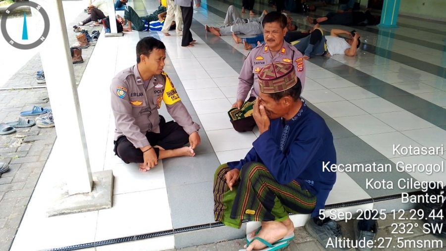 Bhabinkamtibmas Polsek Ciwandan Sambangi Pengurus DKM Usai Salat Berjamaah