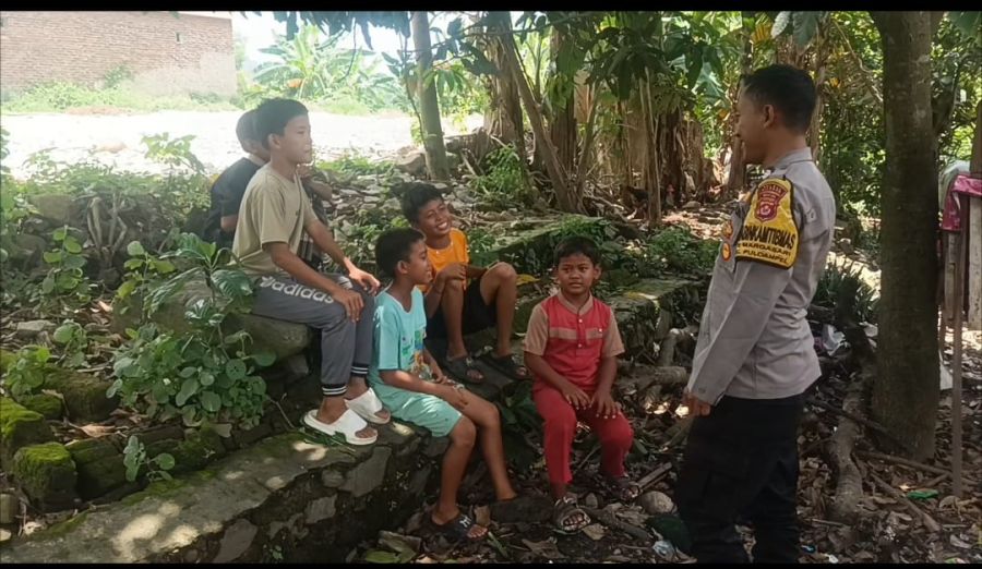 Bhabinkamtibmas Polsek Puloampel Datangi Warga dalam Kegiatan Sambang Dialogis
