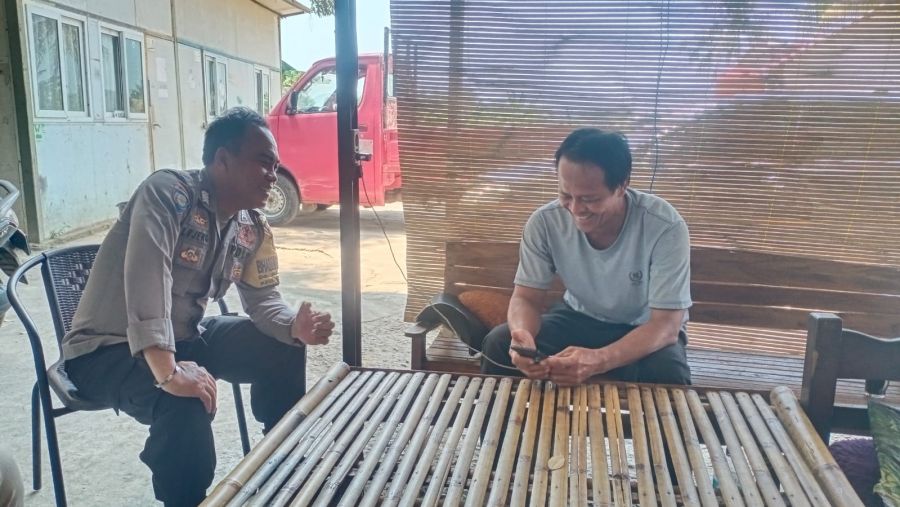 Bhabinkamtibmas Polsek Puloampel Sambang Dialogis dengan Warga