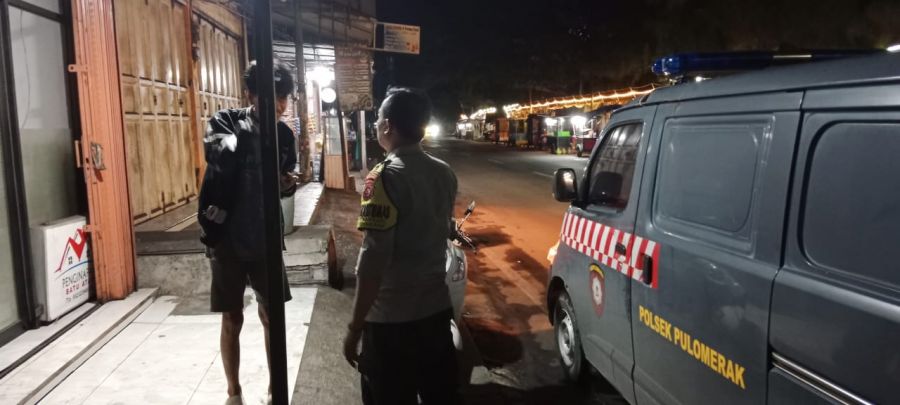 Bhabinkamtibmas Pulomerak Tebar Pesan Kamtibmas Lewat Program Polres Cilegon Menyapa