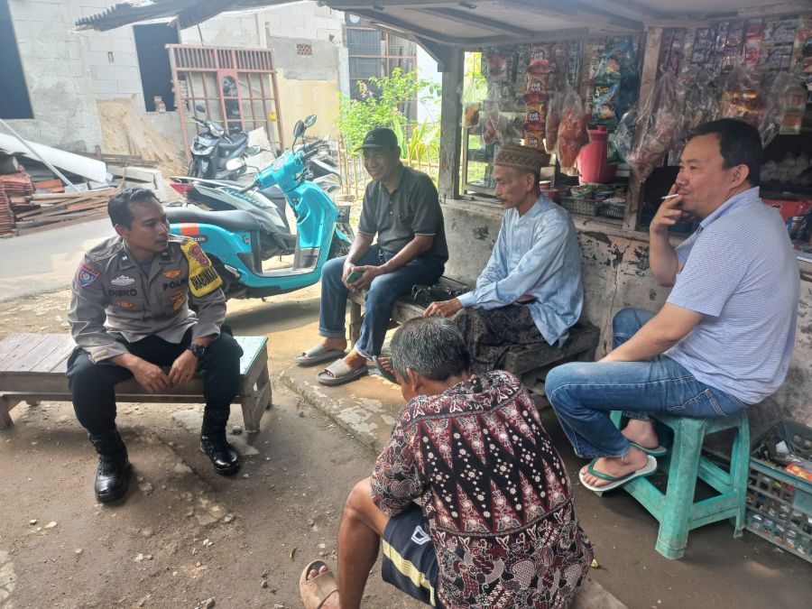 Bhabinkamtibmas Sambangi Warung Warga, Serap Aspirasi dan Sampaikan Himbauan Kamtibmas