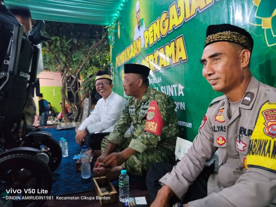 Bhabinkamtibmas Sukamulya Hadiri Haul Kiyai Rusmin, Pererat Silaturahmi dengan Warga
