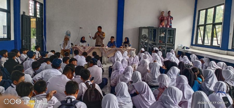 Bripka Ilyas Ajak Siswa SMPN 02 Cikupa Menolak Narkoba dan Tawuran