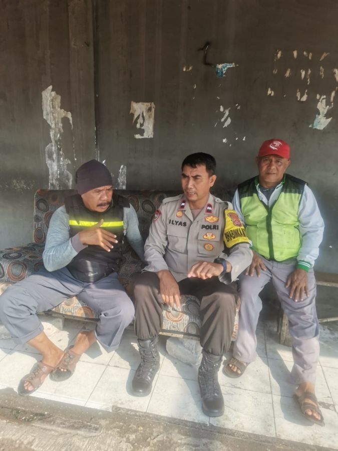 Bripka Ilyas Sambangi Pangkalan Ojeg di Sukamulya, Sampaikan Pesan Kamtibmas dan Anti Persekusi