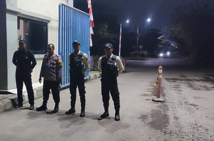 Bripka Leo Bhabinkamtibmas Polsek Bojonegara Berikan Motivasi dan Himbauan Kamtibmas
