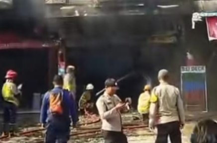 Dua Ruko di Jalan Jenderal Pekanbaru Terbakar, Diduga Arus Pendek