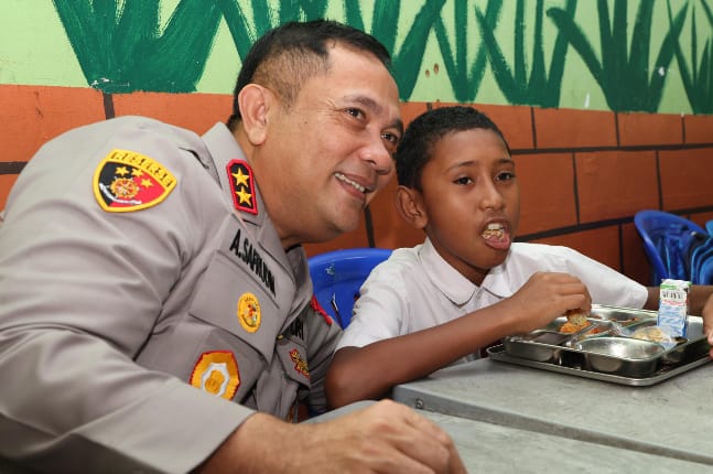 Dukung Program Presiden, Kapolda Kepri Pastikan Distribusi Makan Bergizi Gratis di Sekolah