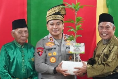 Erat Hubungan Antar Tokoh Adat, Kapolda Riau Silaturahmi ke LAM Riau