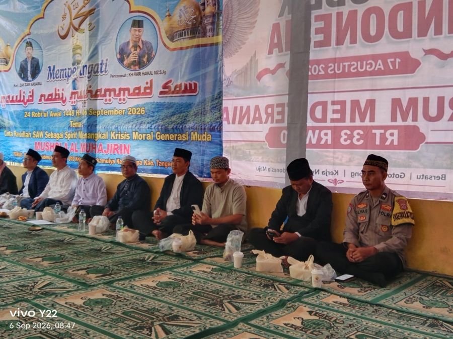 Hadiri Maulid Nabi di Meditrania 1, Bhabinkamtibmas Sukamulya Perkuat Silaturahmi dengan Warga
