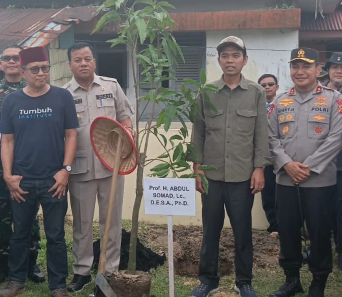 Hari Lingkungan Sedunia, Polda Riau Rangkul Warga Kampar Tanam Pohon
