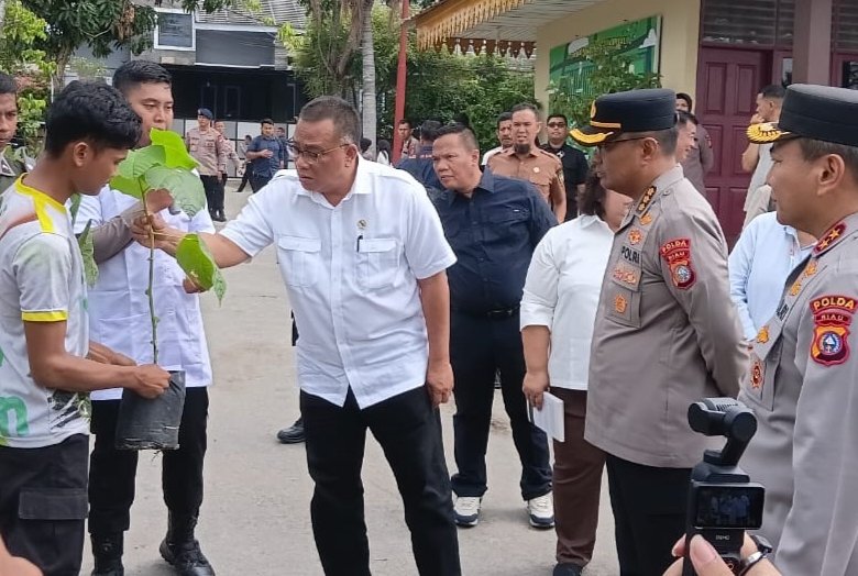 Harmoni Hijau Polda Riau, Ketika Polisi Menanam Harapan Untuk Bumi