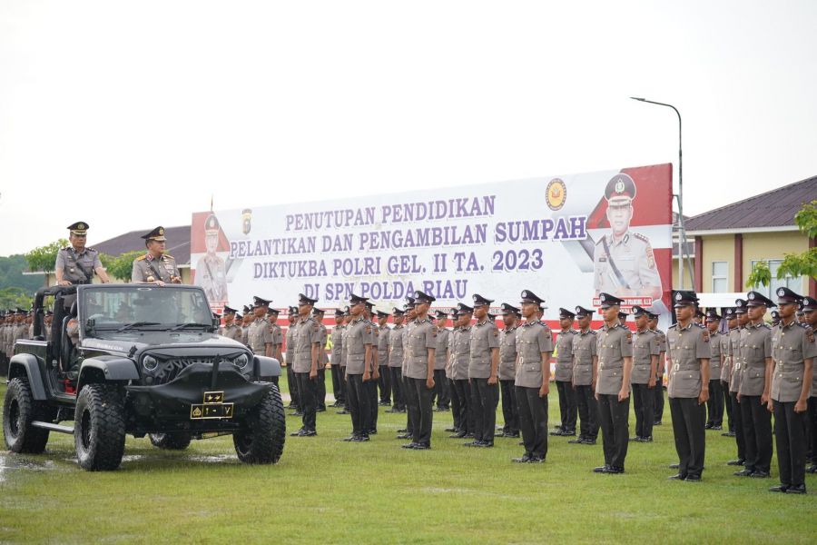 Ini Pesan Kapolda Riau kepada 300 Bintara Lulusan SPN Pekanbaru Usai Dilantik