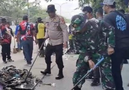 Instruksi Presiden, Kapolsek Binawidya Ajak Warga Jaga Kebersihan Pasar Panam