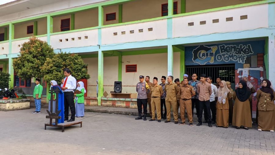 IPDA Sunari Tekankan Pentingnya Disiplin Berlalu Lintas bagi Siswa SMK Al-Badar