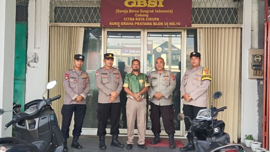 IPTU Mahdi Pimpin Pengamanan Ibadah Minggu, Polsek Cikupa Jaga Toleransi Beragama