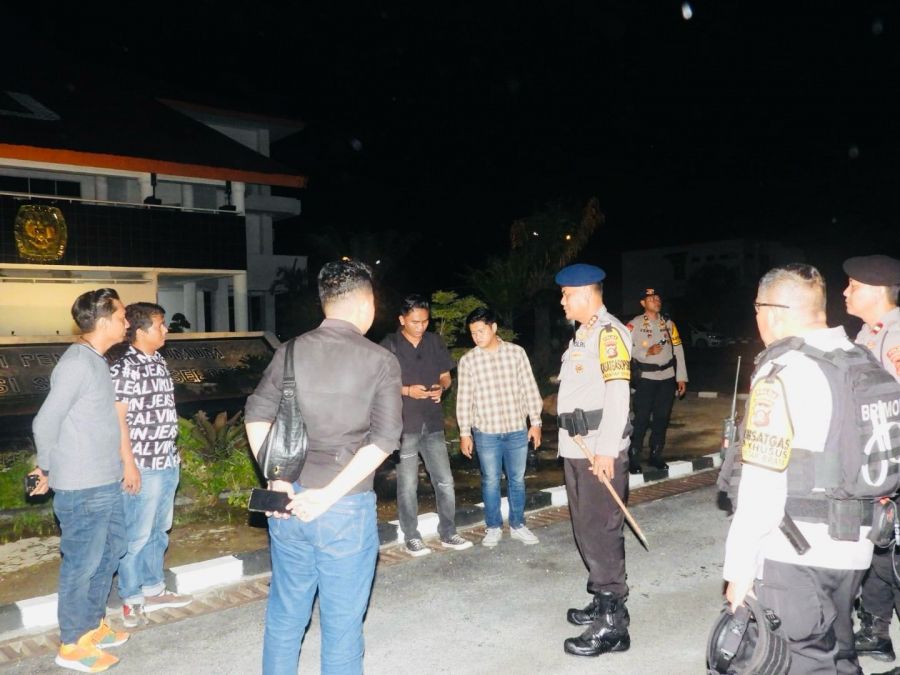 Jaga Kondusifitas Kamtibmas, Tim Sat Brimob Patroli Kantor KPU dan Bawaslu