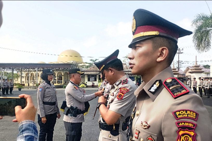 Jaga Profesionalisme dan Sinergi dengan Masyarakat: Pesan Kapolres Usai Sertijab di Tanjab Barat