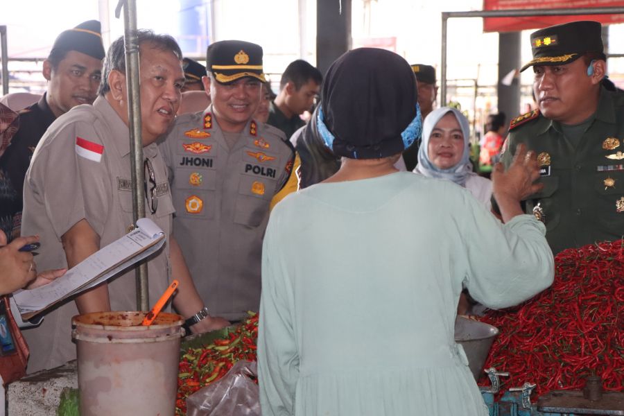 Jelang Pemilu 2024, Kapolres Muara Enim bersama Forkopimda Monitoring Pasar Inpres